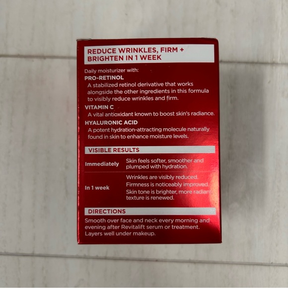 Loreal Paris Revitalift Triple Power Anti‎ Aging Moisturizer Hyaluronic Acid 1.7 - Picture 3 of 7